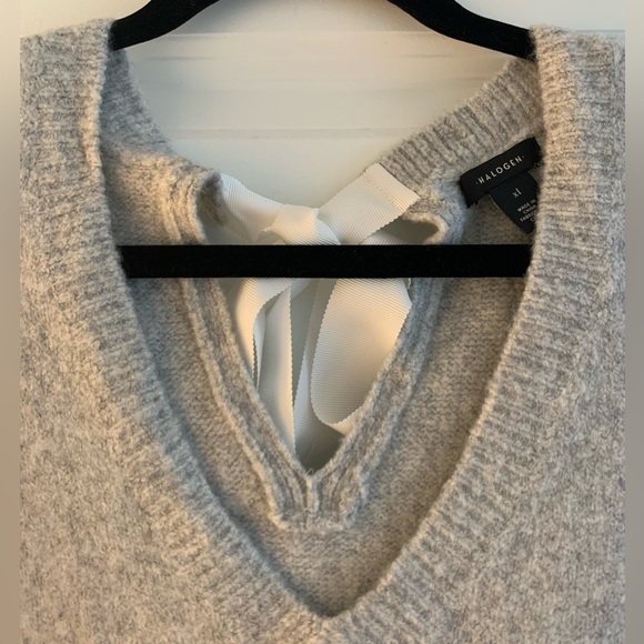 Halogen Women’s Gray V-Neck Wool Blend Sweater with White Bow Tie size XL - Picture 2 of 5